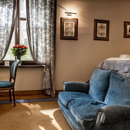 Hotel Grodek Krakow Luaran gambar A room at the hotel
