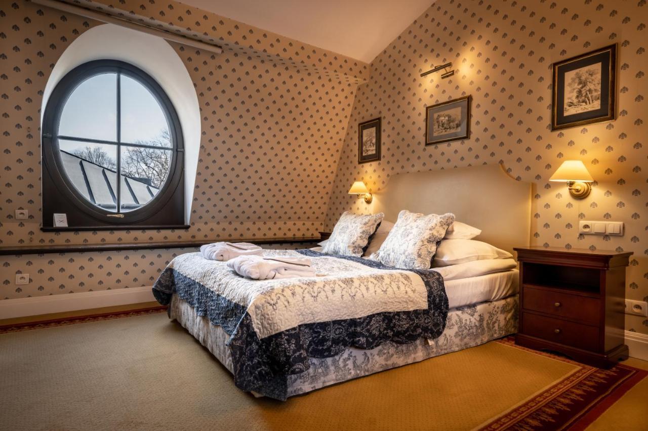 Hotel Grodek Krakow Luaran gambar A room at the hotel