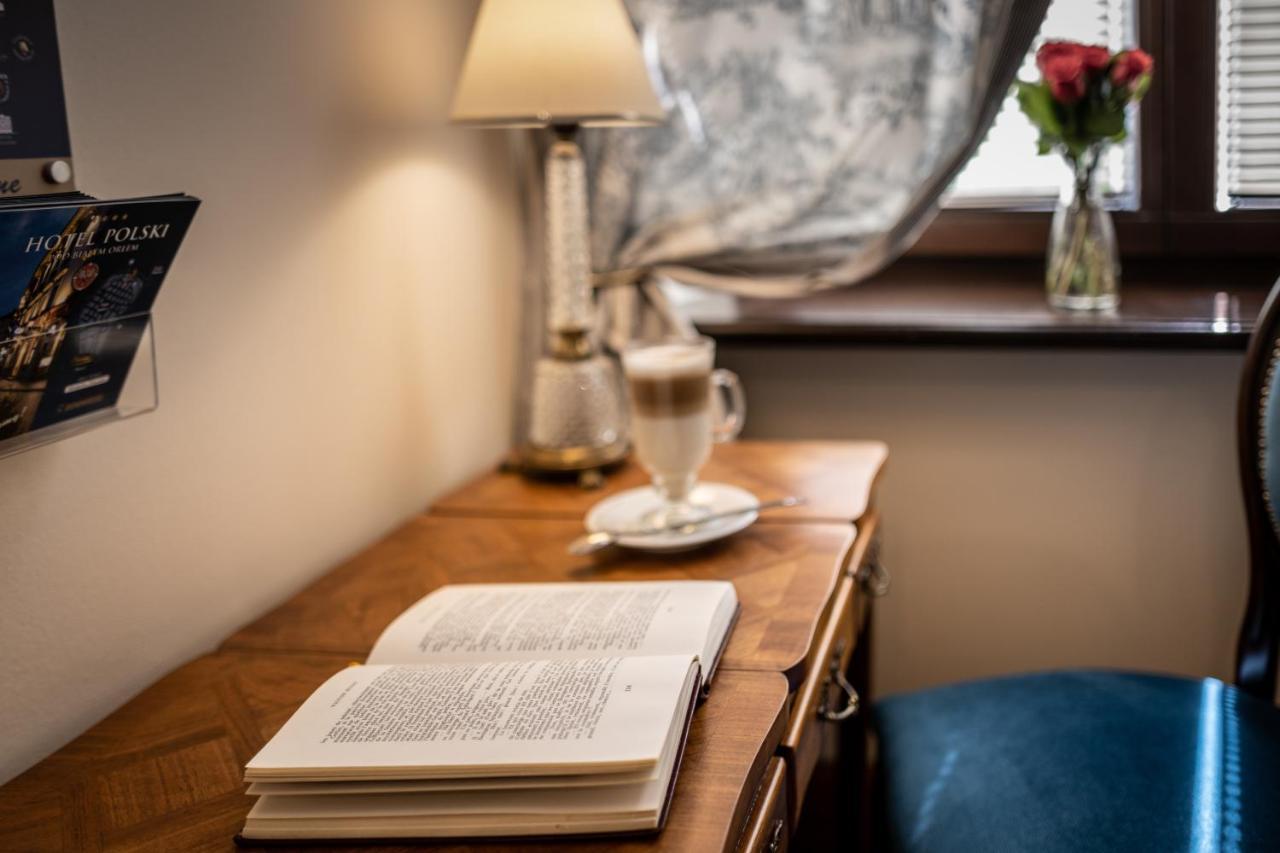 Hotel Grodek Krakow Luaran gambar A book on a table