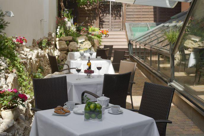 Hotel Grodek Krakow Luaran gambar The hotel's garden