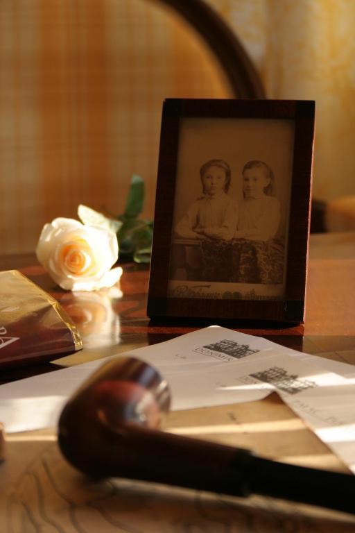 Hotel Grodek Krakow Luaran gambar A photograph of the 1918 wedding of the first two generations of the family