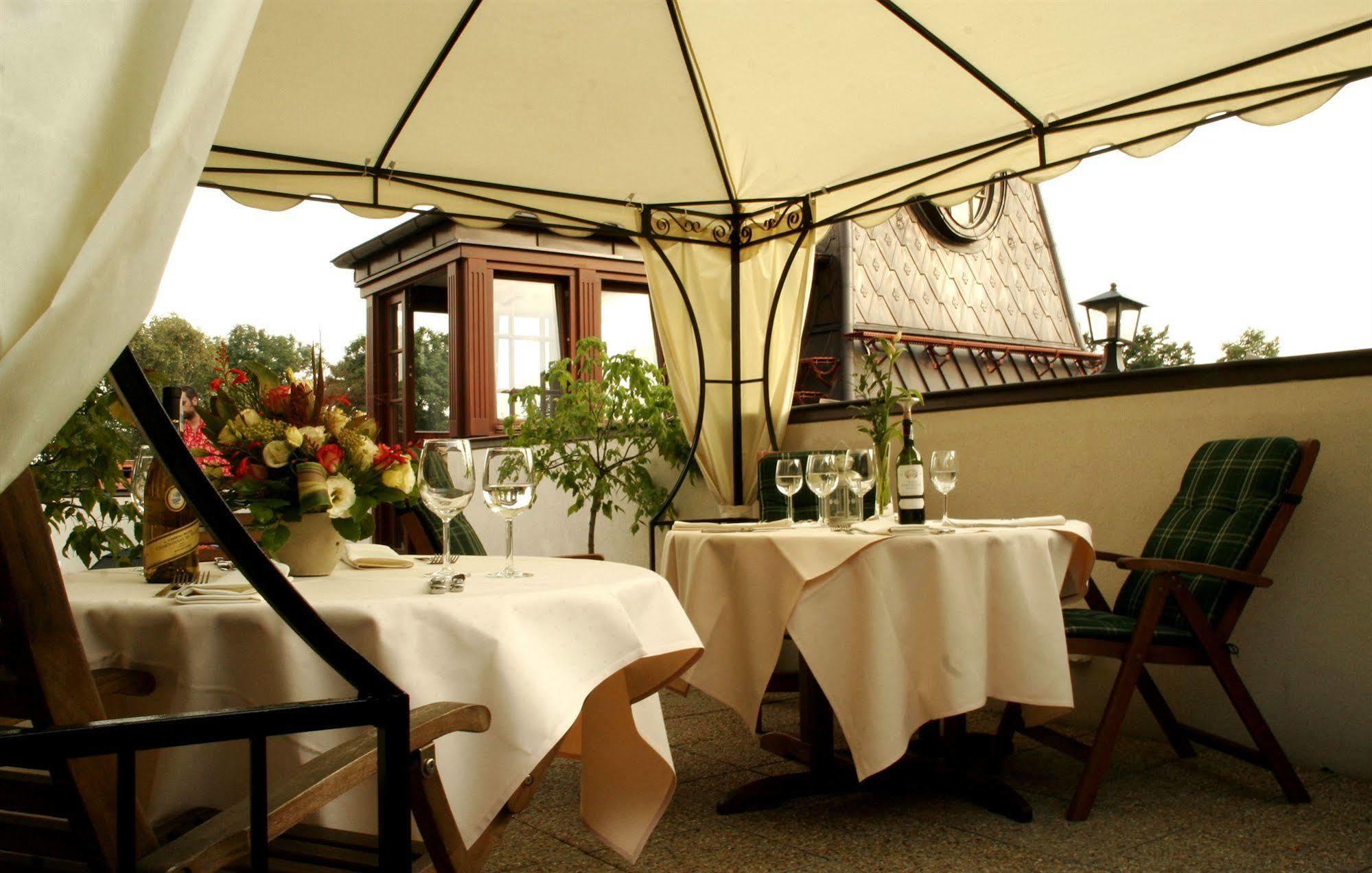 Hotel Grodek Krakow Luaran gambar The terrace