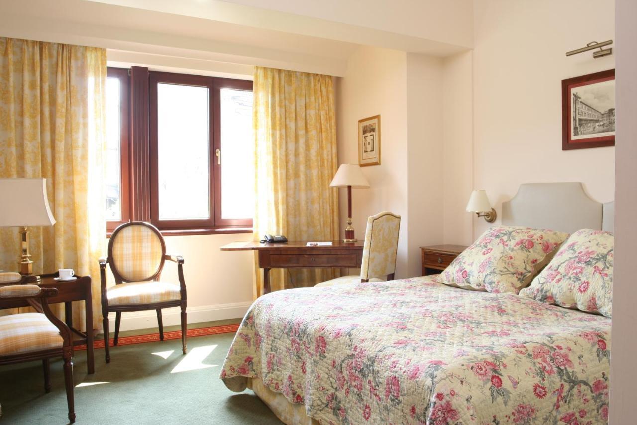 Hotel Grodek Krakow Luaran gambar A room at the hotel