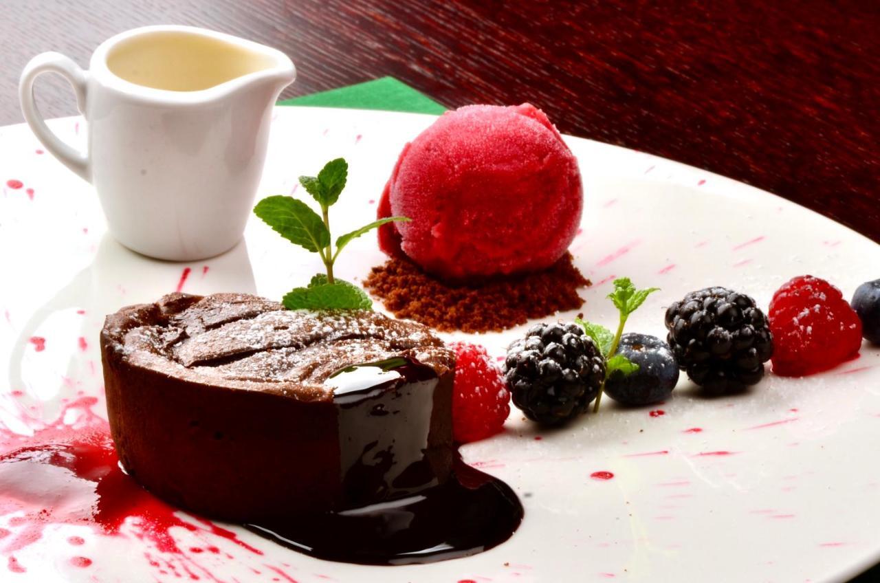 Hotel Grodek Krakow Luaran gambar A chocolate dessert