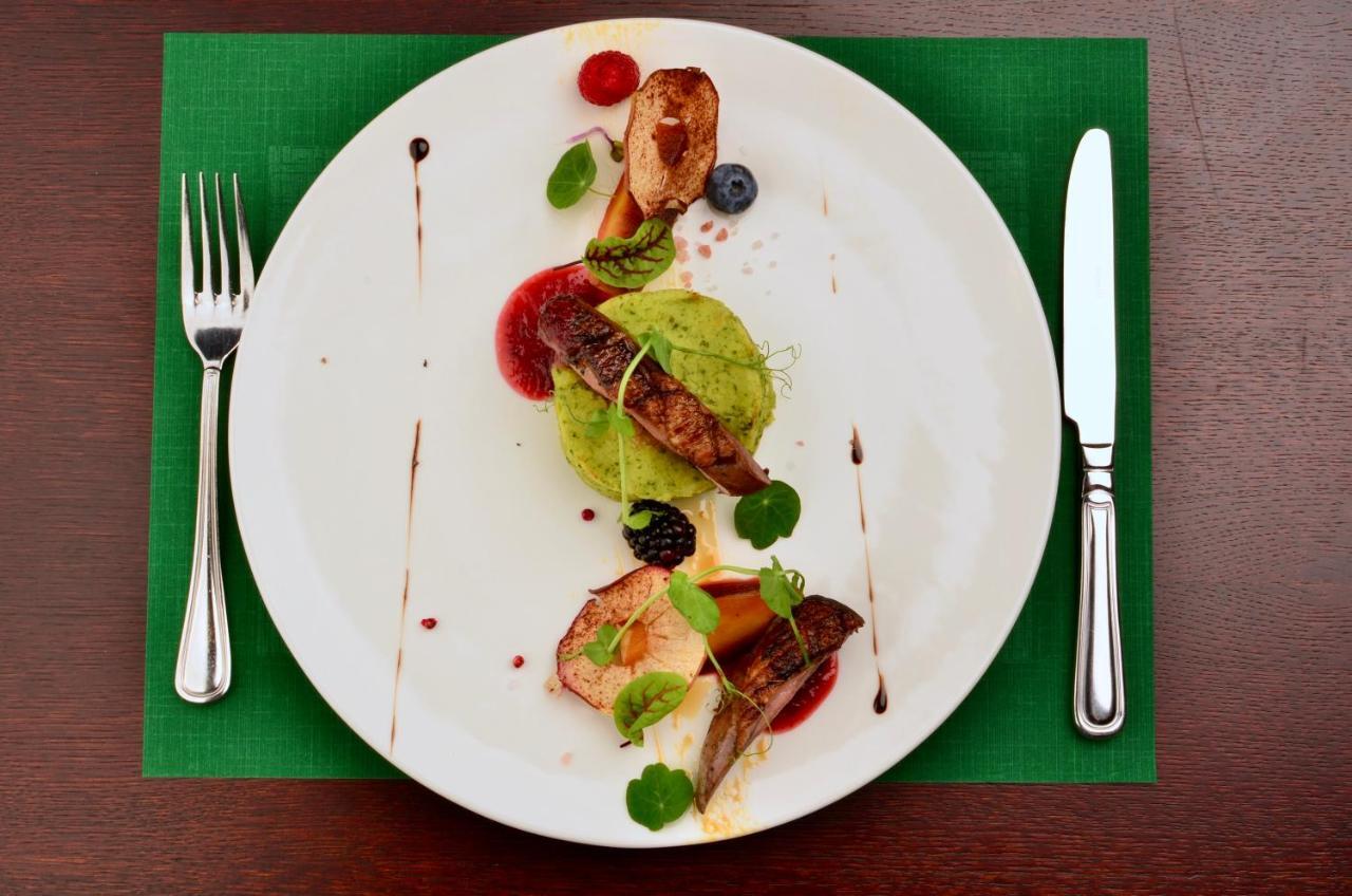 Hotel Grodek Krakow Luaran gambar A plate of food