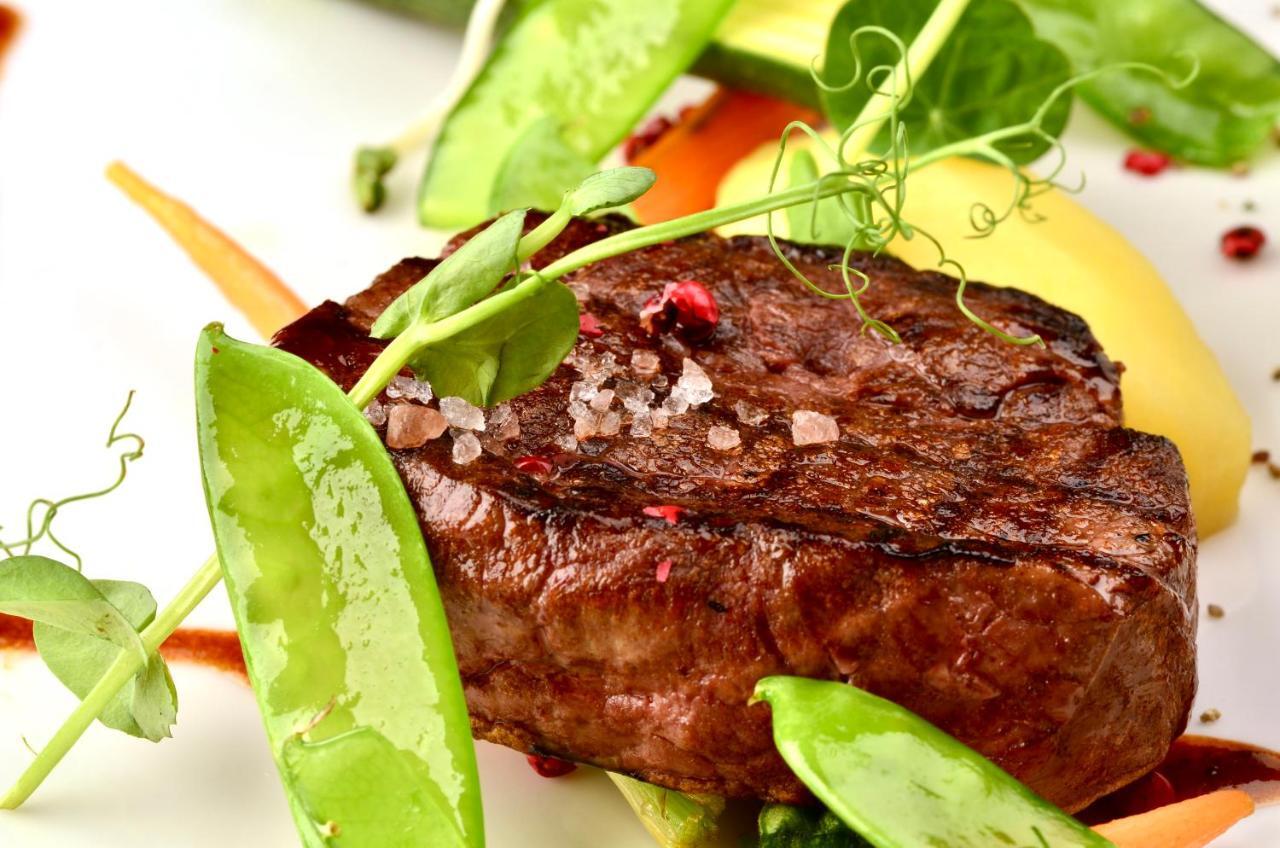 Hotel Grodek Krakow Luaran gambar A steak