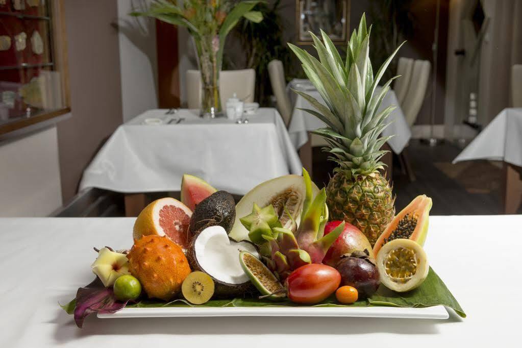 Hotel Grodek Krakow Luaran gambar A fruit platter